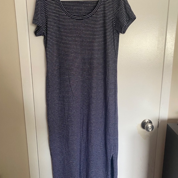 Maxi blue and white striped dress - Picture 2 of 2